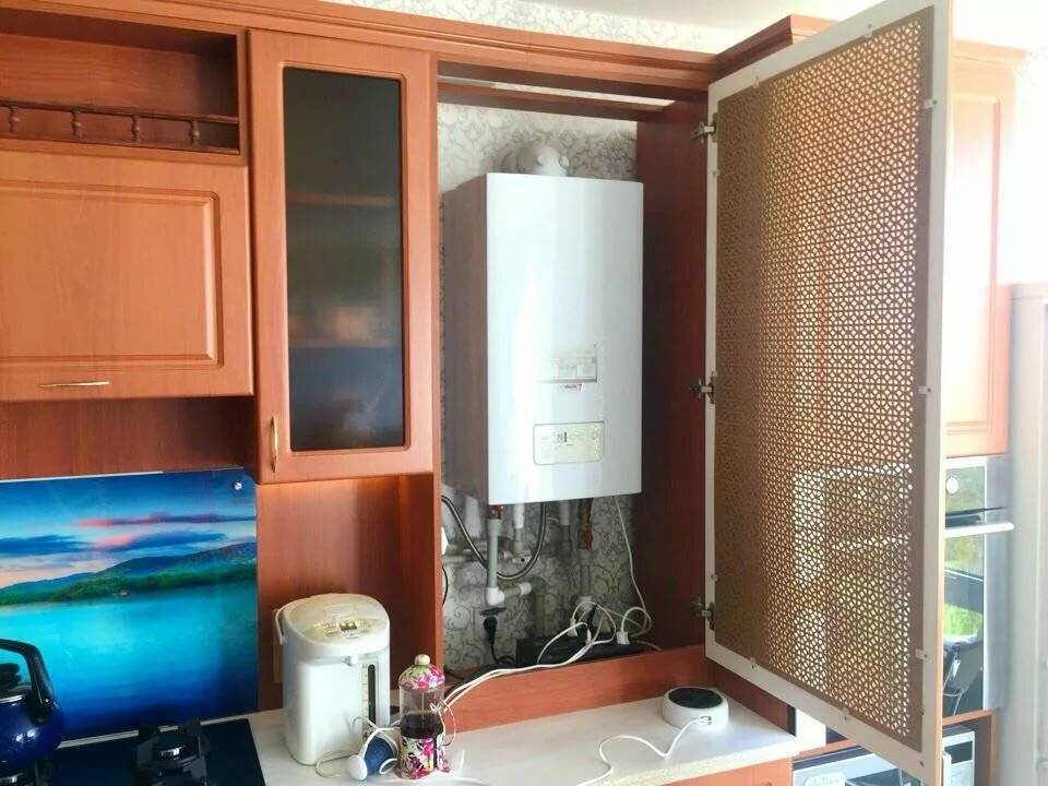 Как задекорировать или спрятать газовый котел на кухне?
