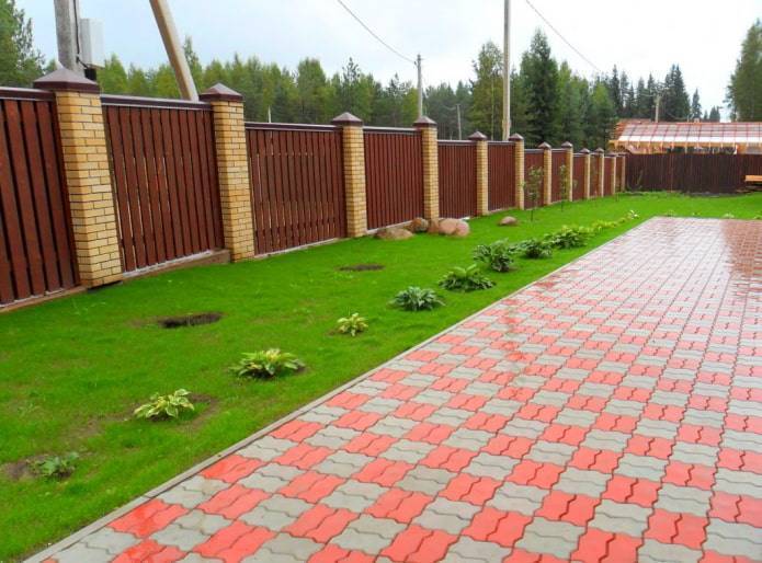 Тротуарная плитка: виды, формы, варианты текстуры, цвета, рисунки и узоры, примеры раскладки