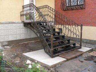 Особенности выбора перил для лестниц