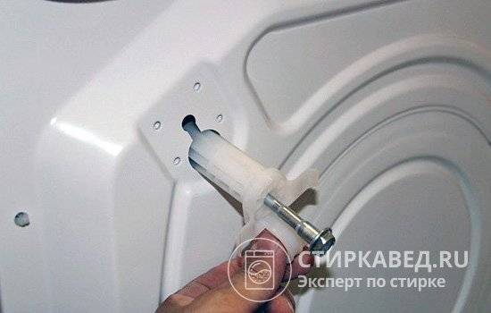 Почему прыгает стиральная машина? 10 причин и их решения
