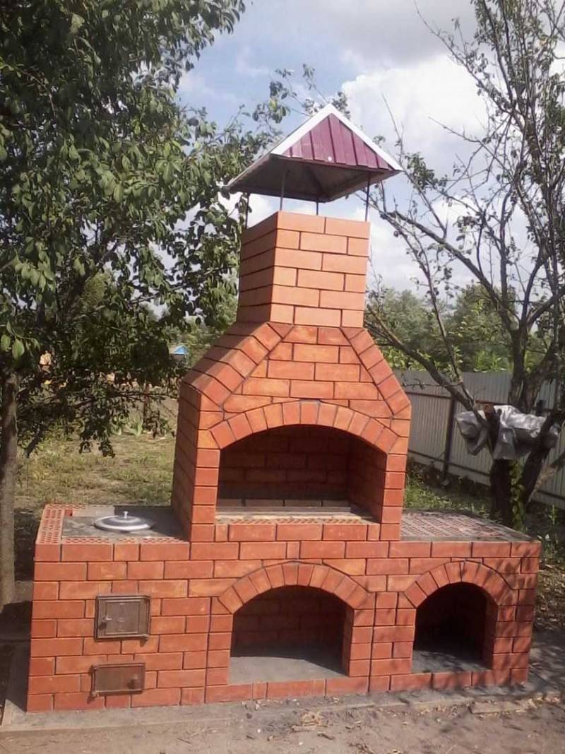Примеры красивых мангалов из кирпича
