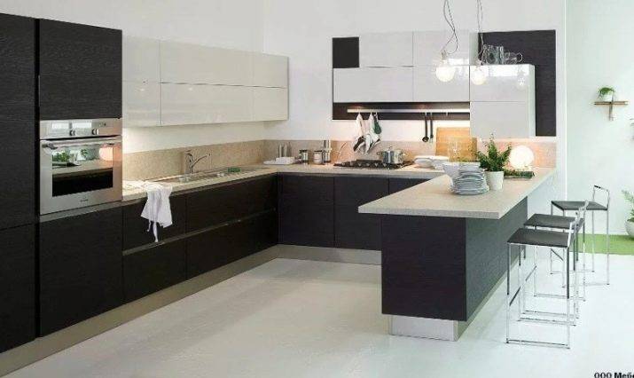 Дизайн маленькой кухни с барной стойкой