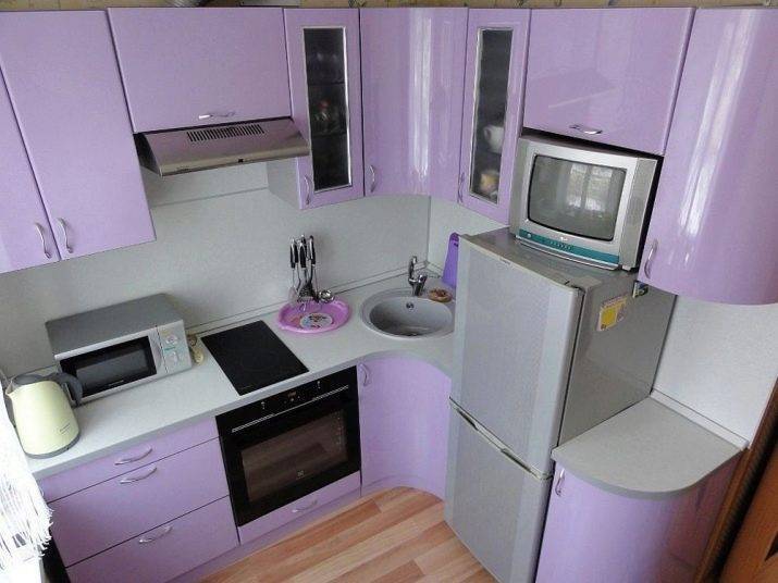 Дизайн маленькой кухни с барной стойкой