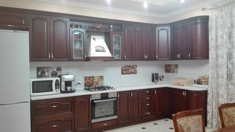 Куда поставить микроволновку на кухне?