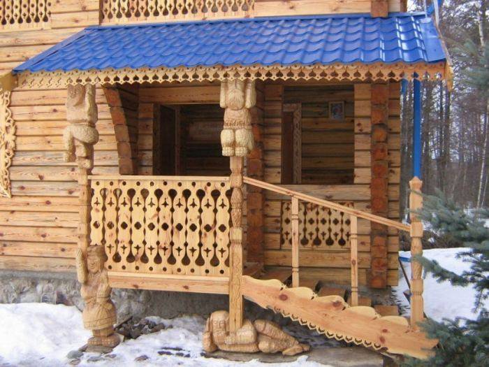 Как красиво оформить крыльцо на даче?